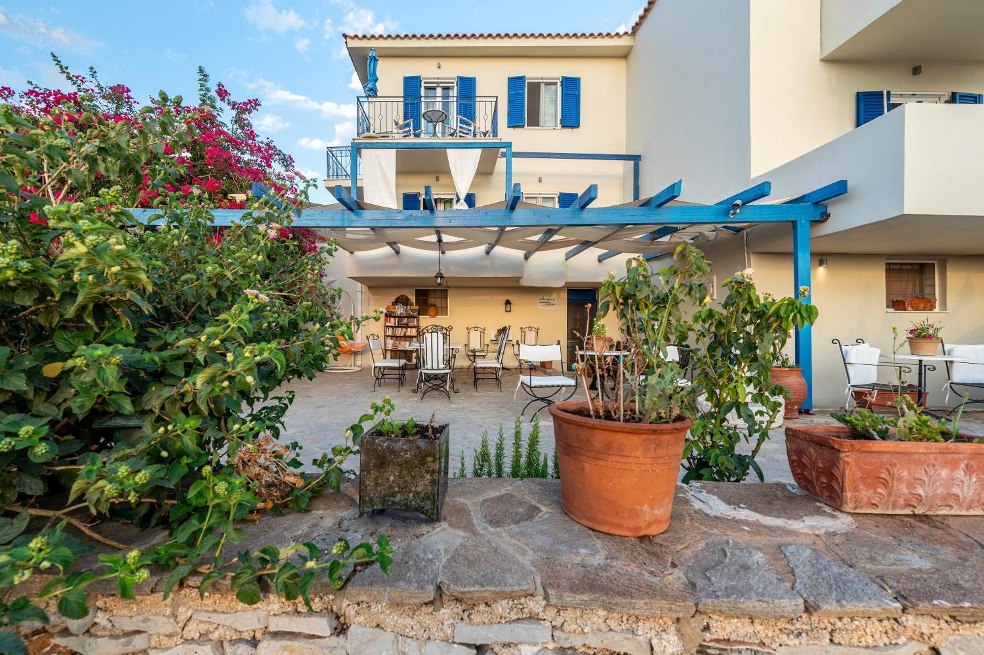 Agnadi Blue Apartments Diakofti Exterior photo